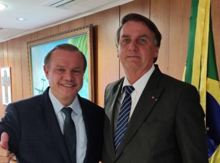 Senador busca ‘unificar’ direita para amenizar racha em palanque de Bolsonaro no MT