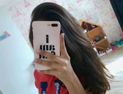 Mulher “entrega” filha para família e volta após 10 anos exigindo criança