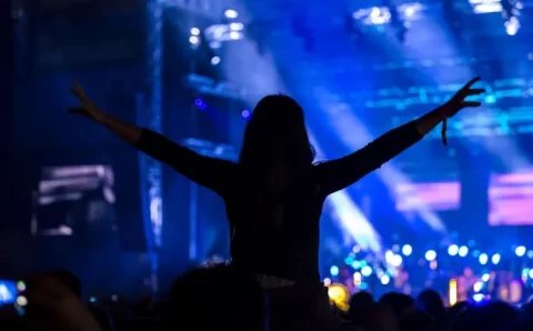 CE pode votar proibição de menores em eventos de amplo acesso com bebidas alcoólicas