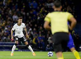 Corinthians pode bater meta orçamentária com eventual venda de João Victor; clube aguarda proposta