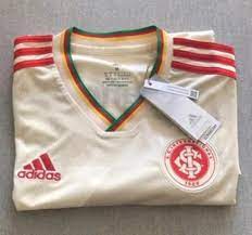 Internacional lança uniforme em homenagens às cores da bandeira do Rio Grande do Sul; veja fotos