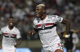 Autor de gol contra o Juventude, Arboleda iguala sua temporada mais artilheira no São Paulo