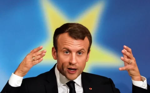 Macron perde maioria no Parlamento francês, segundo projeção