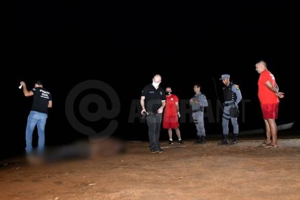 Casal encontra corpo com mãos e pés amarrados enquanto pescava