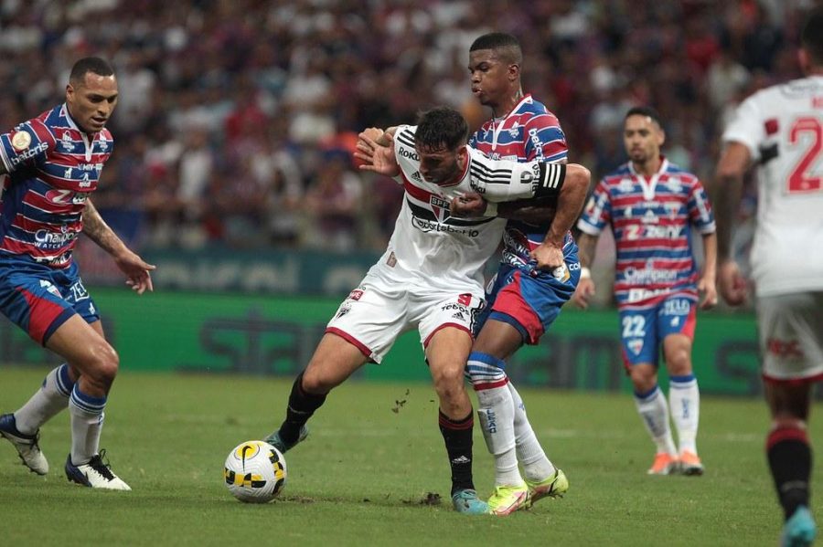 São Paulo recebe o Ceará para manter campanha perfeita em casa do Brasileirão