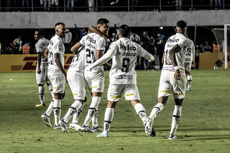 Santos recebe Ceará na Arena Barueri pelo Campeonato Brasileiro