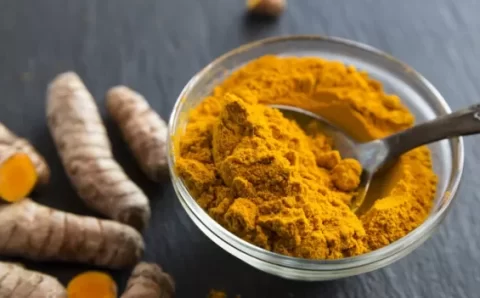 Cúrcuma ou maca são alternativas mais saudáveis ao café sem cafeína?