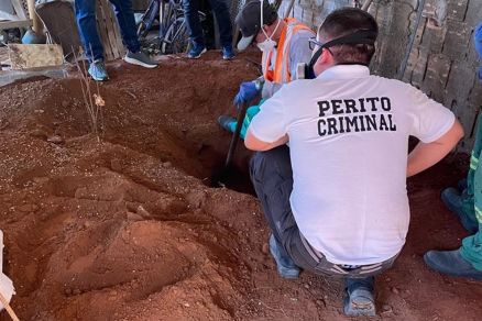 Polícia encontra corpo de jovem enterrado dentro de casa em MT