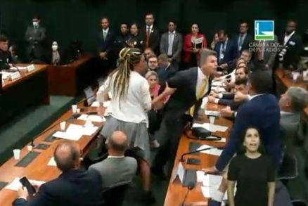 MT: FOI PRA CIMA DO COLEGA:  PSOL cita quebra de decoro e pede cassação de Medeiros por briga