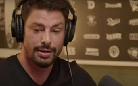 Cauã Reymond diz que já foi preso nos EUA por roubar barras de proteína