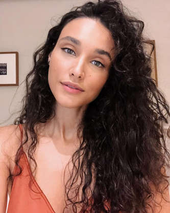 Débora Nascimento faz comentário misterioso sobre fim de casamento após desabafo de Thaila Ayala