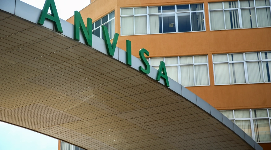 Anvisa deixa de exigir teste de covid-19 para entrada no país