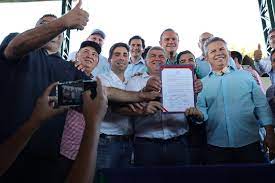 Estado faz entregas e assina novos convênios para Educação no Araguaia