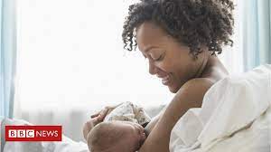 Os riscos de dar comida a bebês antes do 6º mês