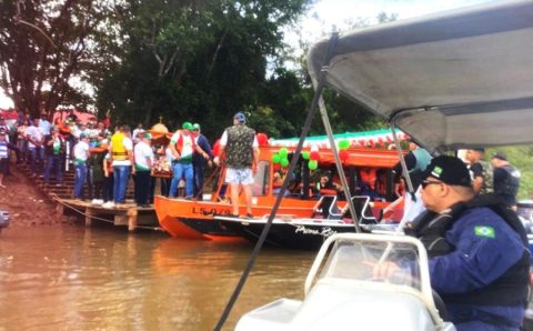 MT:  CULTURA:   Wilson Santos participa da tradicional procissão fluvial de São Pedro, em Santo Antônio de Leverger