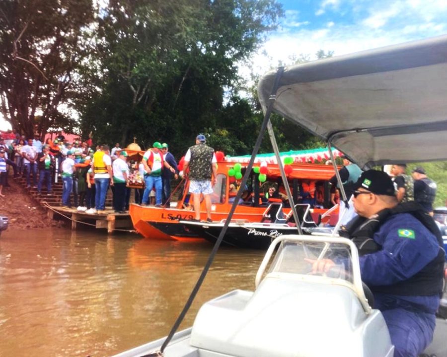 MT:  CULTURA:   Wilson Santos participa da tradicional procissão fluvial de São Pedro, em Santo Antônio de Leverger