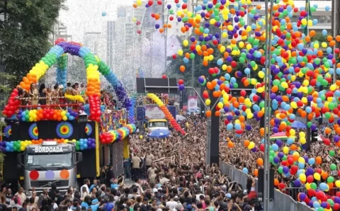 Parada do Orgulho LGBT+ de São Paulo volta à Paulista no domingo