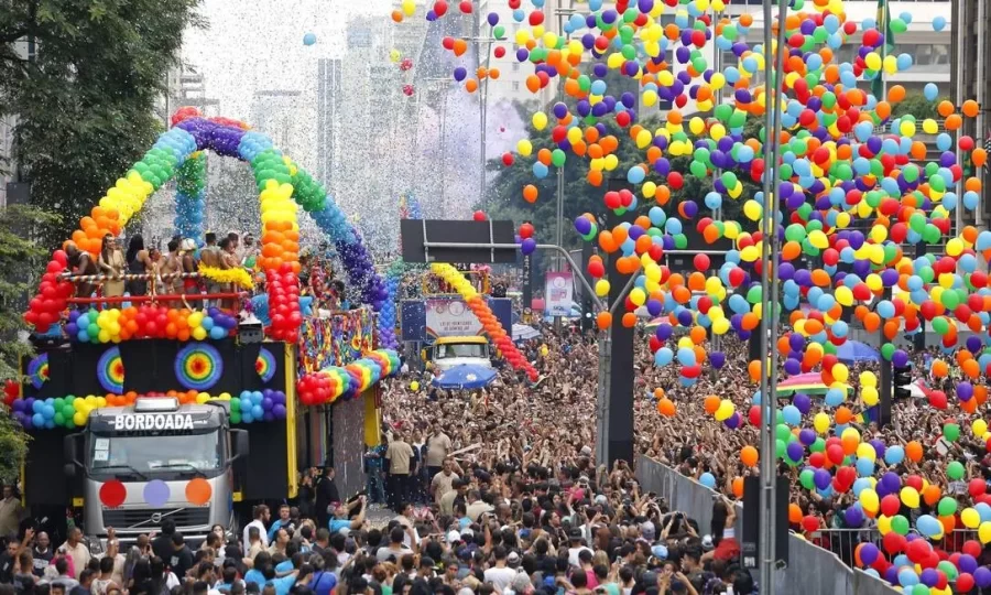 Parada do Orgulho LGBT+ de São Paulo volta à Paulista no domingo