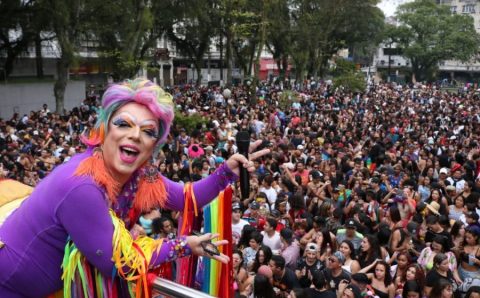 Parada do Orgulho LGBT+ virtual será transmitida em 16 canais no YouTube neste domingo