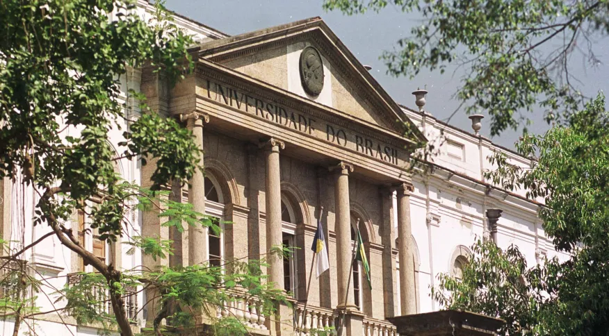 Reitoria diz que orçamento da UFRJ encolheu e deve fechar as portas até novembro