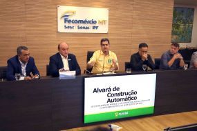Prefeito Emanuel Pinheiro lança o Alvará Automático de Obras e cita revolução digital