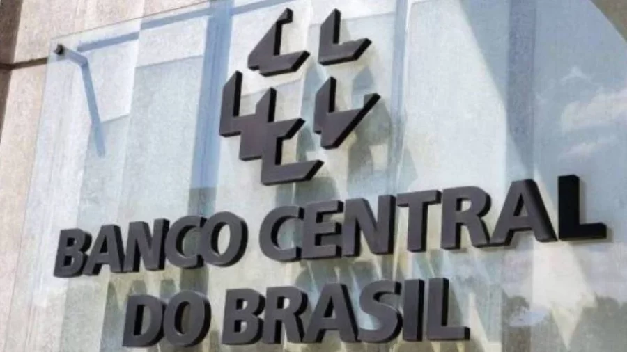 PIB cai 0,44% em abril, diz BC