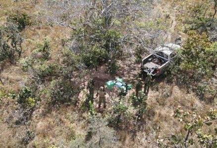 Ação integrada encontra destroços de avião e 218 kg de droga escondida em Nova Lacerda
