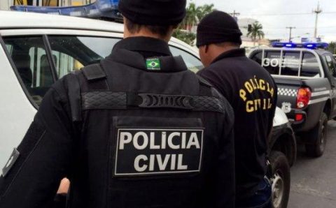 Polícia prende membros de facção e apreende armas e drogas
