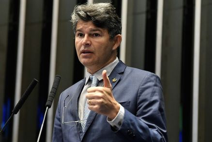 Medeiros defende Bolsonaro e diz que senador faz fake news