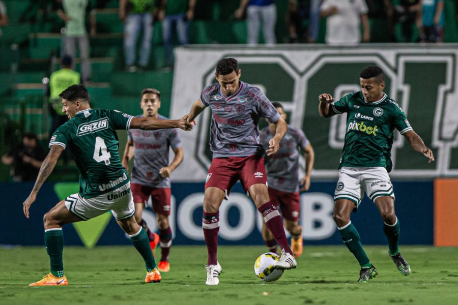Marrony celebra estreia com vitória no Fluminense