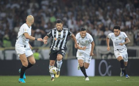 CBF divulga VAR de Atlético-MG x Corinthians e revela mudança de opinião de árbitro em pênalti