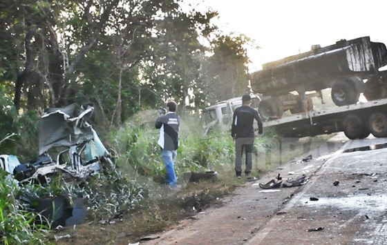 Acidente com três veículos mata advogado e idoso na MT-270