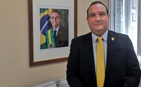 Alvo de protesto, presidente da Funai deixa evento em Madri