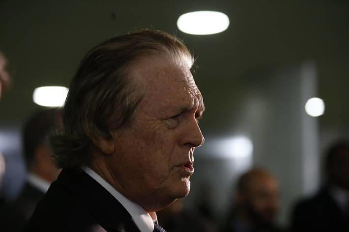 Lula faz movimentos para atrair apoio de Bivar e Janones no 1º turno