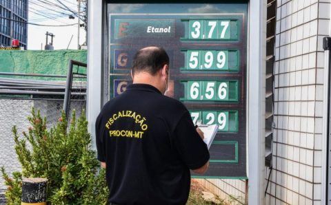 Procon Estadual fiscaliza preço dos combustíveis em postos de Cuiabá e Várzea Grande