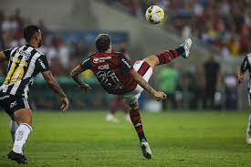 Decisivo, Arrascaeta celebra classificação do Flamengo sobre o Atlético-MG