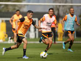 Em briga direta pela segunda posição, Atlético-MG e Corinthians se encontram no Mineirão