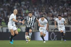 Fábio Santos fala de “noite mágica” no Mineirão e enaltece vitória do Corinthians antes de decisões