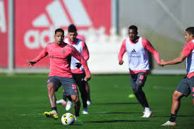 Internacional faz treino tático e segue preparação para visitar Athletico-PR