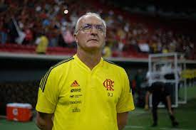Dorival Júnior avalia melhora da zaga e sai em defesa de Vitinho no Flamengo