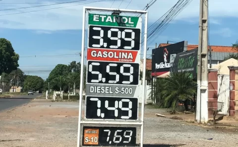 Procon fiscaliza postos de combustíveis para coibir preços abusivos