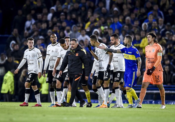 Vítor Pereira ressalta espírito do Corinthians e considera classificação justa contra o Boca