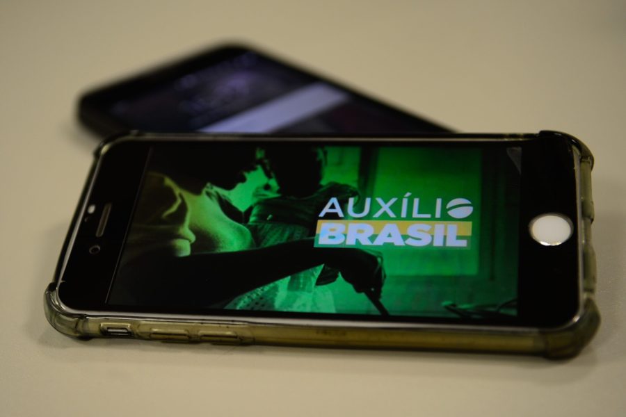 Auxílio Brasil começa a ser pago hoje, mas sem aumento de R$ 200