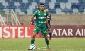 Joaquim, zagueiro do Cuiabá, comemora 1º gol pelo clube e vitória no Brasileiro