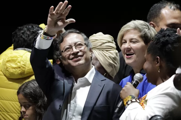 Gustavo Petro toma posse como presidente da Colômbia