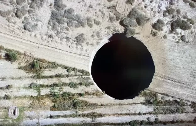 Buraco gigante no deserto do Chile não para de crescer e intriga cientistas