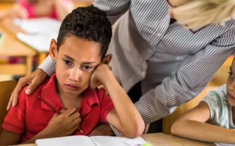 Crise de saúde mental nas escolas: ‘Alunos estão deprimidos, ansiosos, em luto e faltam psicólogos’