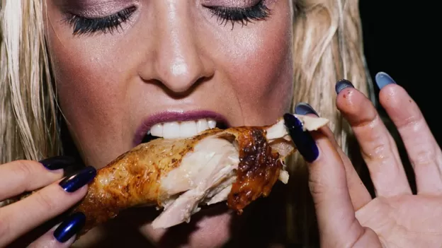 É bom comer frango com pele? E outras perguntas sobre a carne mais consumida no mundo