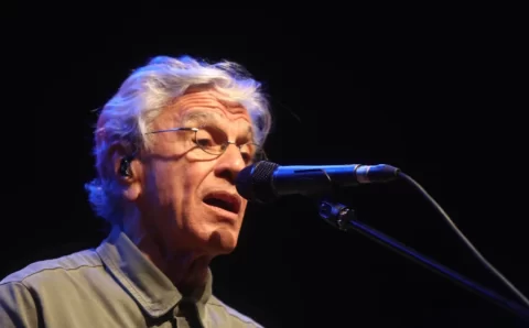 80 anos de Caetano Veloso: editoras celebram sua trajetória com novos livros