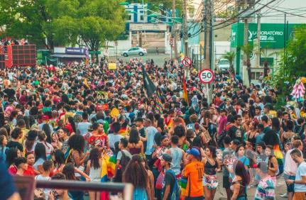 MT:  “PELO DIREITO DE EXISTIR”:   Parada da diversidade lota as ruas de Cuiabá neste sábado